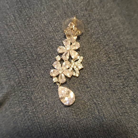 Tear drop crystal earrings - Picture 3 of 4